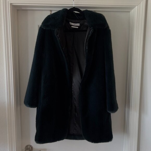 Mango Oversized Faux Fur Coat Size Small Color Black - Picture 2 of 7